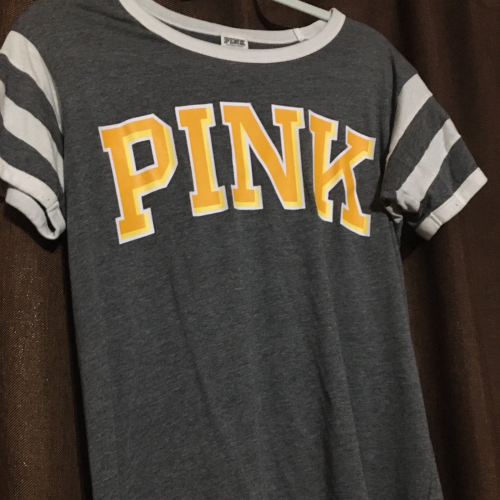 VS Pink tee size small